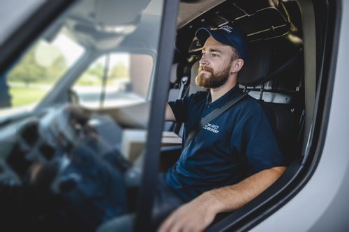 commercial-driver-in-truck